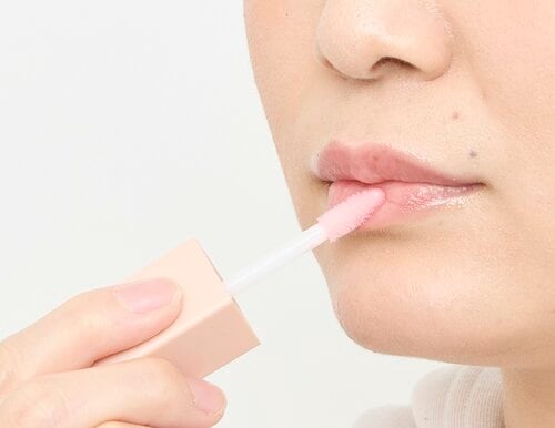 塗りやすさ：液がべったりつかないチップは秀逸 リッププランパーおすすめ イメージ