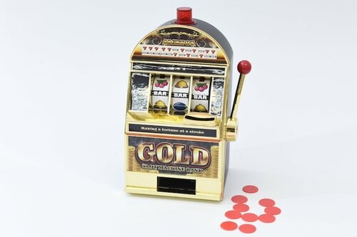 4位: 脳汁飛び出す貯金箱!? エール スロットマシンバンク イメージ