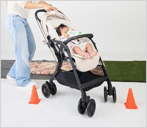 4輪フリー&大きめ車輪で走行性は優秀! A型ベビーカーおすすめ イメージ