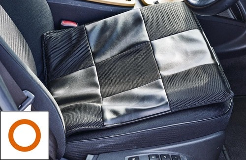 【同率3位】ビバホーム「低反発 レザーキルトクッション ブラック」 車用シートクッションおすすめ イメージ