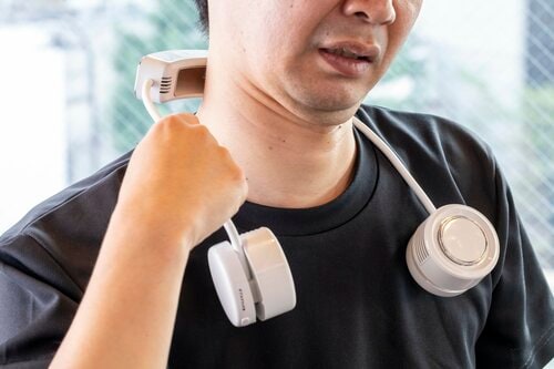 装着感:首筋に沿う3D構造で付け心地◎ 電動ネッククーラーおすすめ イメージ2