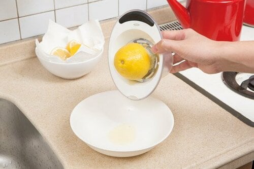 絞り部分が鋭くてたっぷり絞れるOXOのシトラスジューサー イメージ2