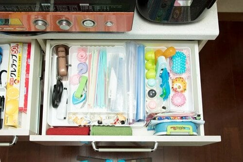整理トレーを使い収納するものを厳選します イメージ