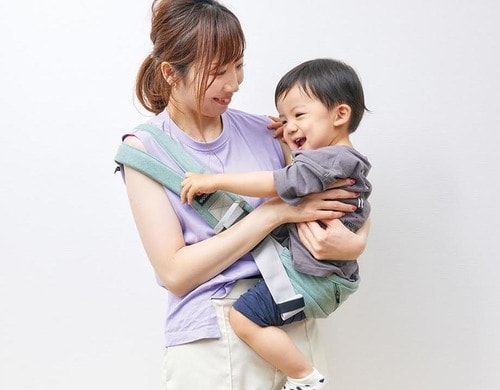 Gooseket グスケット抱っこ紐を装着する親子