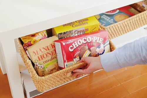 IKEAのLACKテレビ台でお役立ちストック棚を作ろう