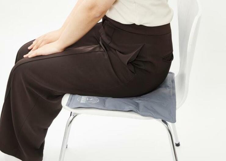 【100均vs300均】ダイソーの“ひんやりマット”がテレワークを快適に！｜『LDK』が比較