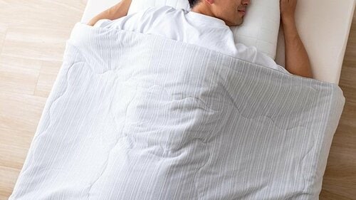 選び方1:触れたときの冷たさ 夏用掛け布団おすすめ イメージ