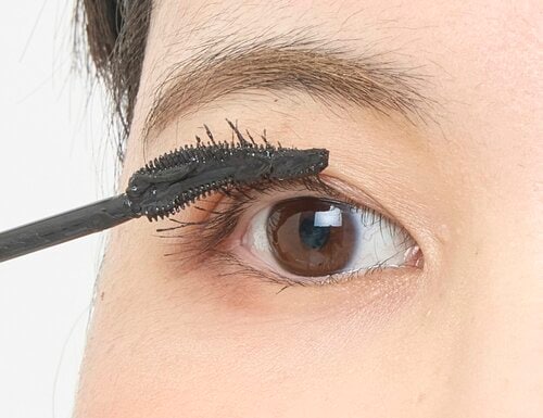 使用感: 太めだけど細部まで塗りやすいブラシ マスカラ下地おすすめ イメージ