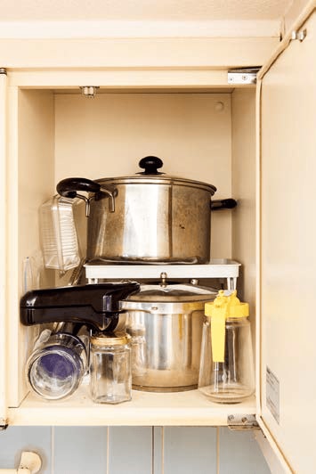 使いづらい状態から 見た目もスッキリで便利な戸棚に！ イメージ