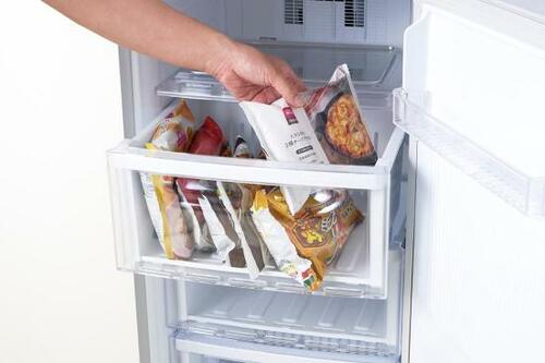 場所をとる冷凍食品がスッキリ！ 三菱電機「三菱冷凍庫 MF-U12D」 イメージ2