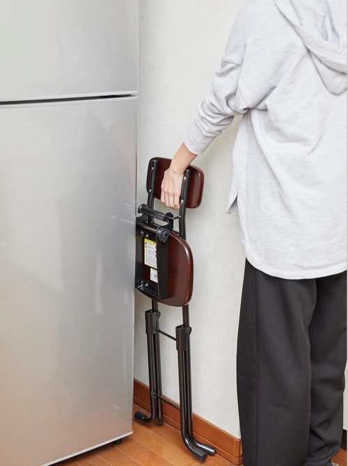 折り畳めば13cmの隙間に収納できる イメージ
