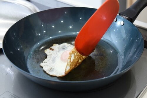 テスト3：目玉焼きの仕上がり［配点：20点］ 鉄フライパンおすすめ イメージ