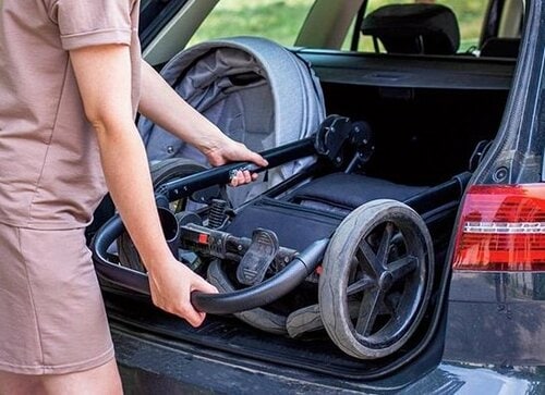 車移動が多いならコンパクトタイプ A型ベビーカーおすすめ イメージ