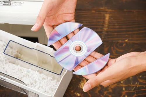 「極小裁断」でCD・DVDも対応ナカバヤシ2WAYシュレッダ イメージ3