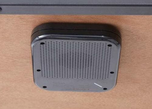 “Qi充電デスク”でスッキリ！CIO「deskHack」 イメージ