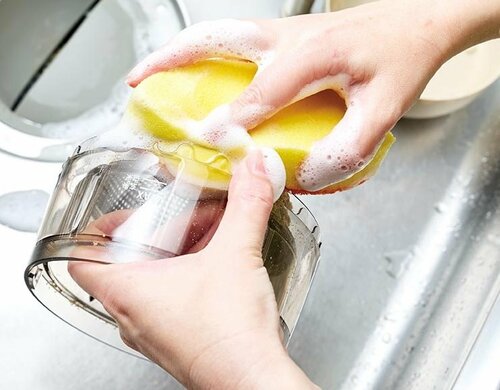 【お手入れ】プラスチックのすきまに入ったぬかがやや洗いにくい 精米器おすすめ イメージ