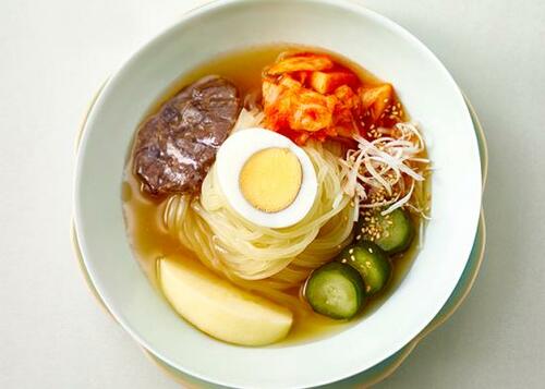 麺の歯ごたえと喉越しがたまらない「ぴょんぴょん舎」盛岡冷麺セット