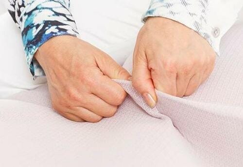 ザラつき感のある生地は賛否両論 イメージ