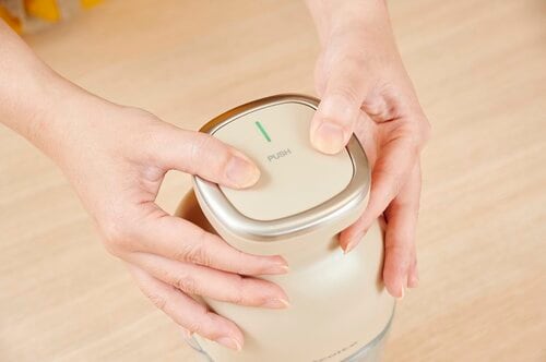 スイッチが押しやすく、動作中にズレにくい! フードプロセッサーおすすめ イメージ