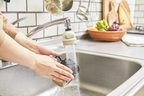 キッチンの節水で約2万2791円(1日あたり約62.44円)貯まる! イメージ