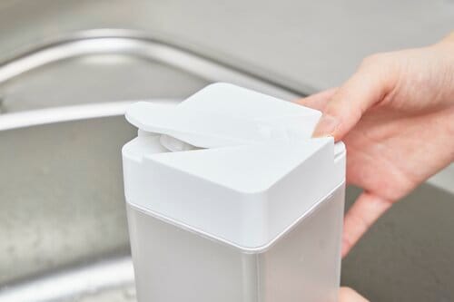 洗練されたデザインながら洗いにくさが気になる 横置きできる冷水筒おすすめ イメージ3
