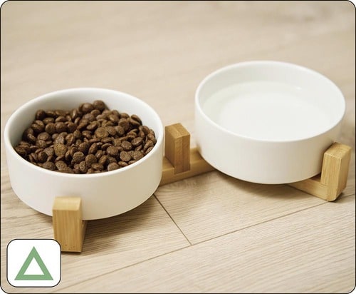食器と給水器は少し離して置く 犬用食器おすすめ イメージ