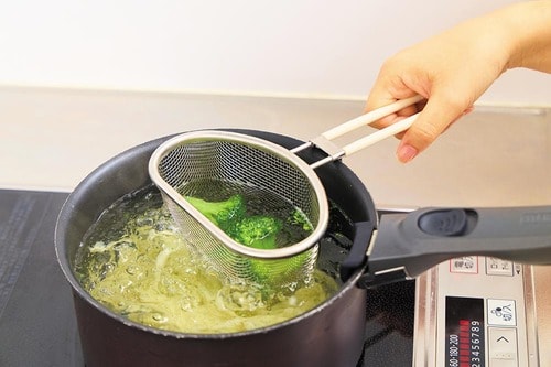 食材が鍋の中でわけられる！ スリーコインズおすすめ イメージ