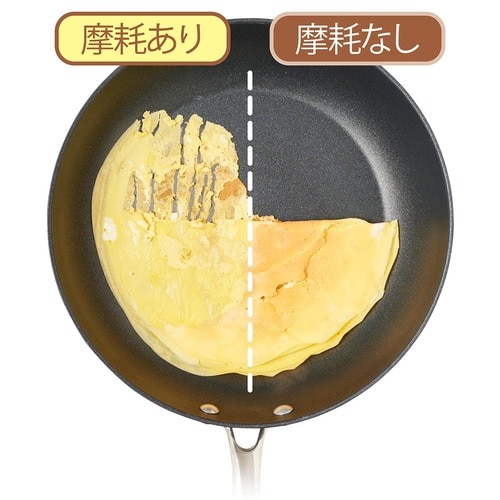 カインズ「焦げ付きにくいフライパン 26cm」の耐久性テストの様子