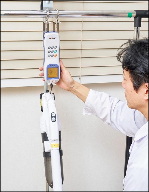 テスト2：手にかかる負荷 軽量コードレス掃除機おすすめ イメージ