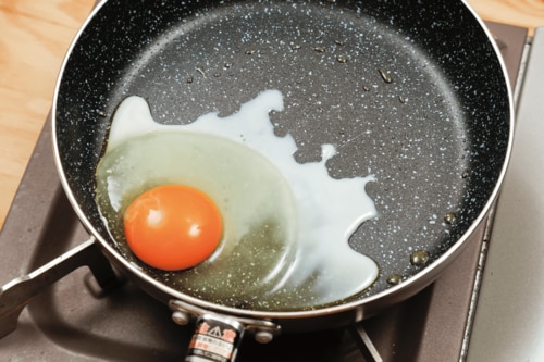 ［Check2］ニトスキは薄いからすばやく温まる！しかも「鋳鉄」だからずっと温かい！ イメージ9