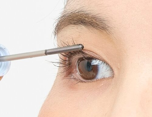 使用感:一直線のメタルコームは慣れが必要 マスカラ下地おすすめ イメージ