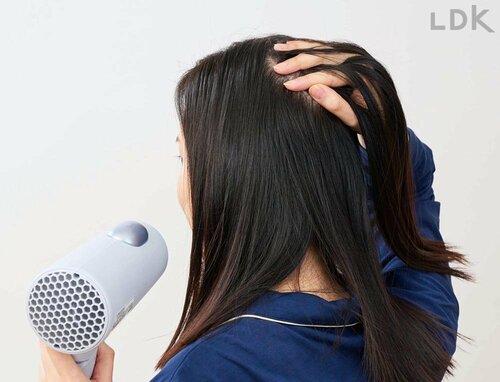 ケアポイント:髪は10分以内に乾かしきることが大事 洗い流さないトリートメントおすすめ イメージ