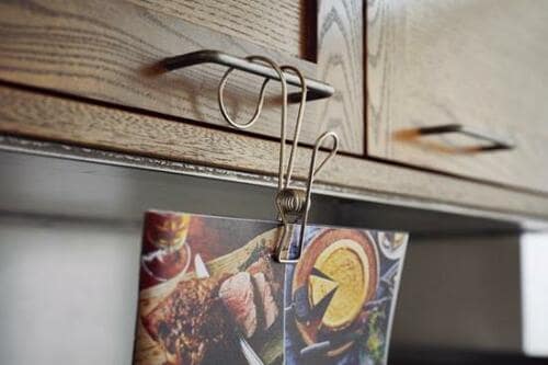 浴室のヌメリ掃除がイヤならチューブ型も吊り下げて収納！ イメージ3