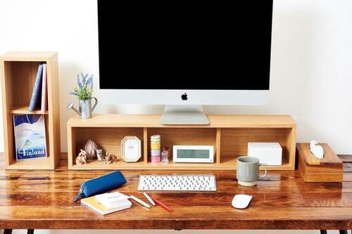 ポイント：パソコンまわりの小物がスッキリ！ イメージ