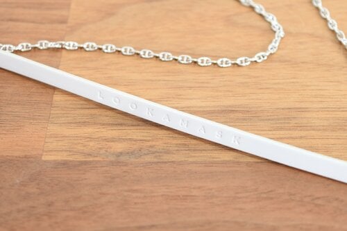 LOOKA「STRAP ストラップ」ロゴ寄り