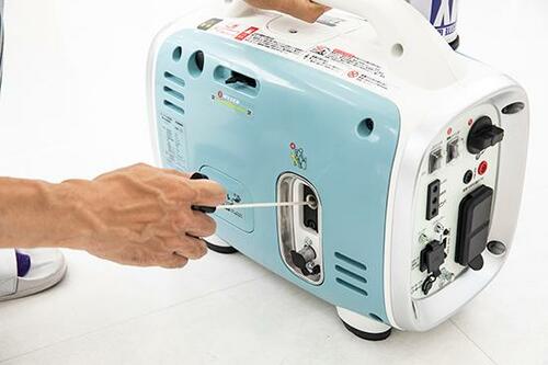 使い方:スターターを勢いよく引いて発電開始 イメージ4