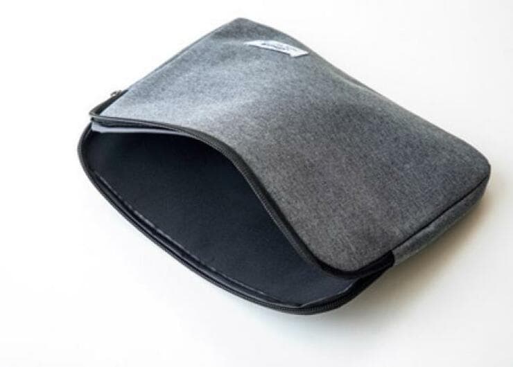 100均に見えない「タブレットケース」が、ダイソーで見つかりました。