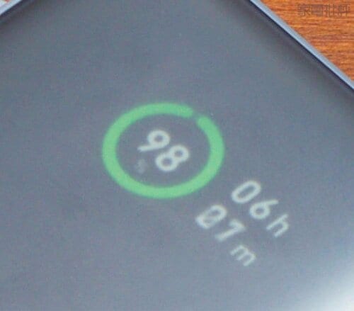 充電率が一目でわかるデジタル表示 旅行用モバイルバッテリーおすすめ イメージ