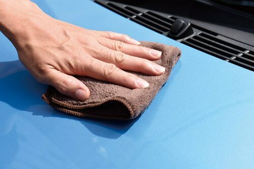 タオルで塗って拭き取るだけ撥水力と輝きを与える イメージ3