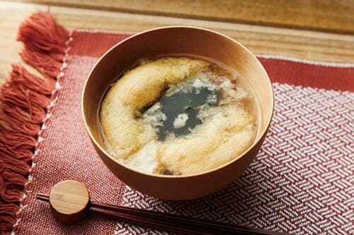 わかめが肉厚で上品「天然わかめと海藻最中スープ」 イメージ