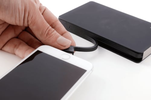 「ケーブル忘れ」がなくなる！ 2台充電も可能なケーブル一体型 イメージ4