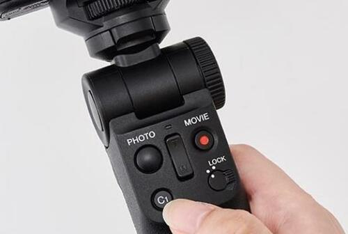 ポイント2：手元でズーム動作ができる！ イメージ