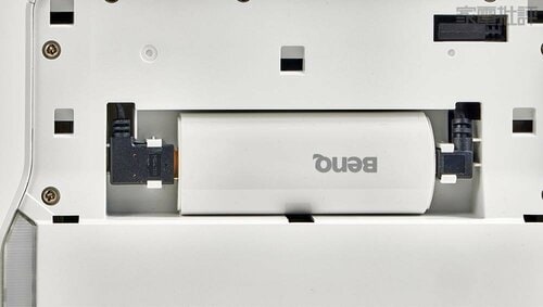 Android TVは付属スティックで対応 4Kプロジェクターおすすめ イメージ