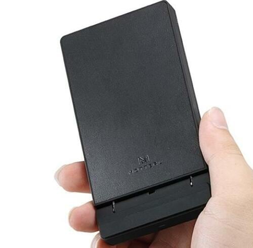 折り畳めるMOTTERU「卓上スタンド型ワイヤレス充電器」 イメージ