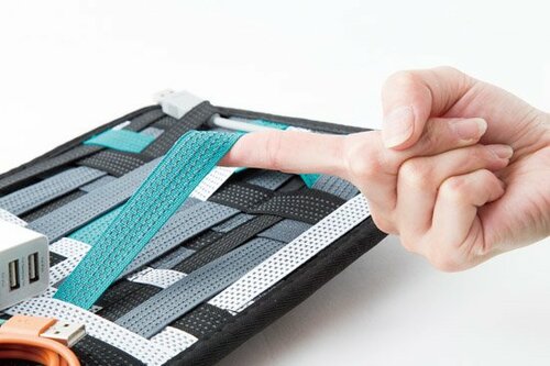ゴムバンドに挟むだけで どんなデジ系も迷わず探せる!