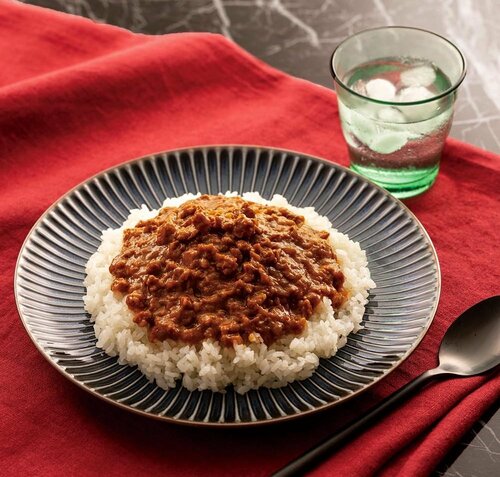 鶏肉のうま味がギュッ! 高級レトルトカレーおすすめ イメージ2