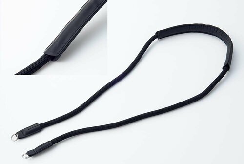 ストラップは牛革仕様、長さ調整はできません! 富士フイルム「GFX100RF」おすすめ イメージ2