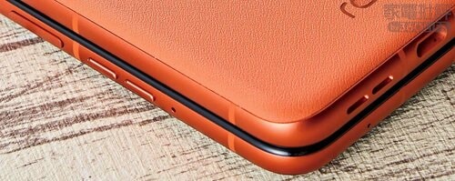 モトローラ「motorola razr 50」 折りたたみスマホおすすめ イメージ