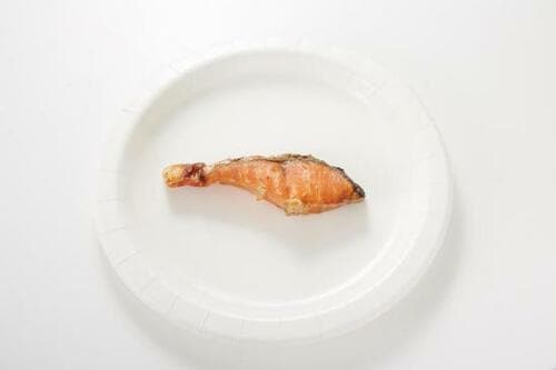 3位紅鮭の塩焼単品でも食べやすいうす塩仕上げ