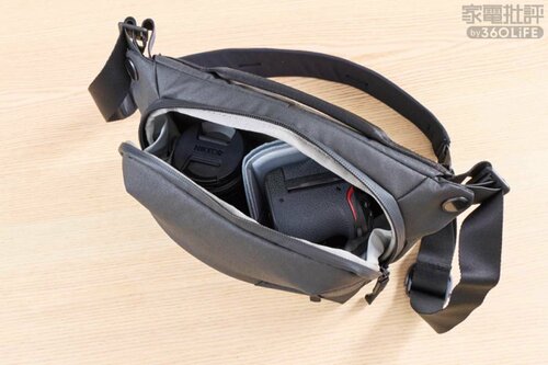 カメラとレンズがちょうど収まる カメラバッグおすすめ イメージ